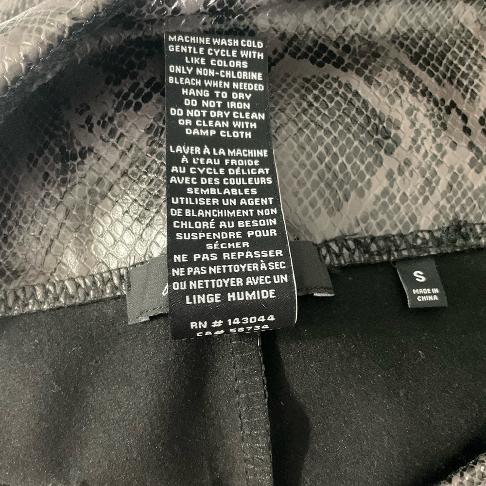 7 for all Mankind Faux Leather Snakeskin High Waist Leggings Size as small - Picture 7 of 8